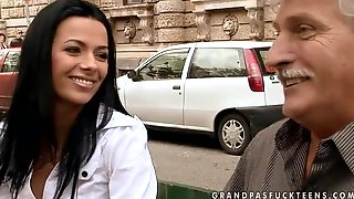 Slutty brunette agrees to fuck with..