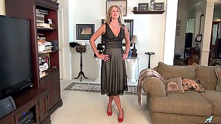 Lusty cougar with freckles Zoe Marks is..