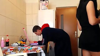 Adriana ar face orice pentru bani .